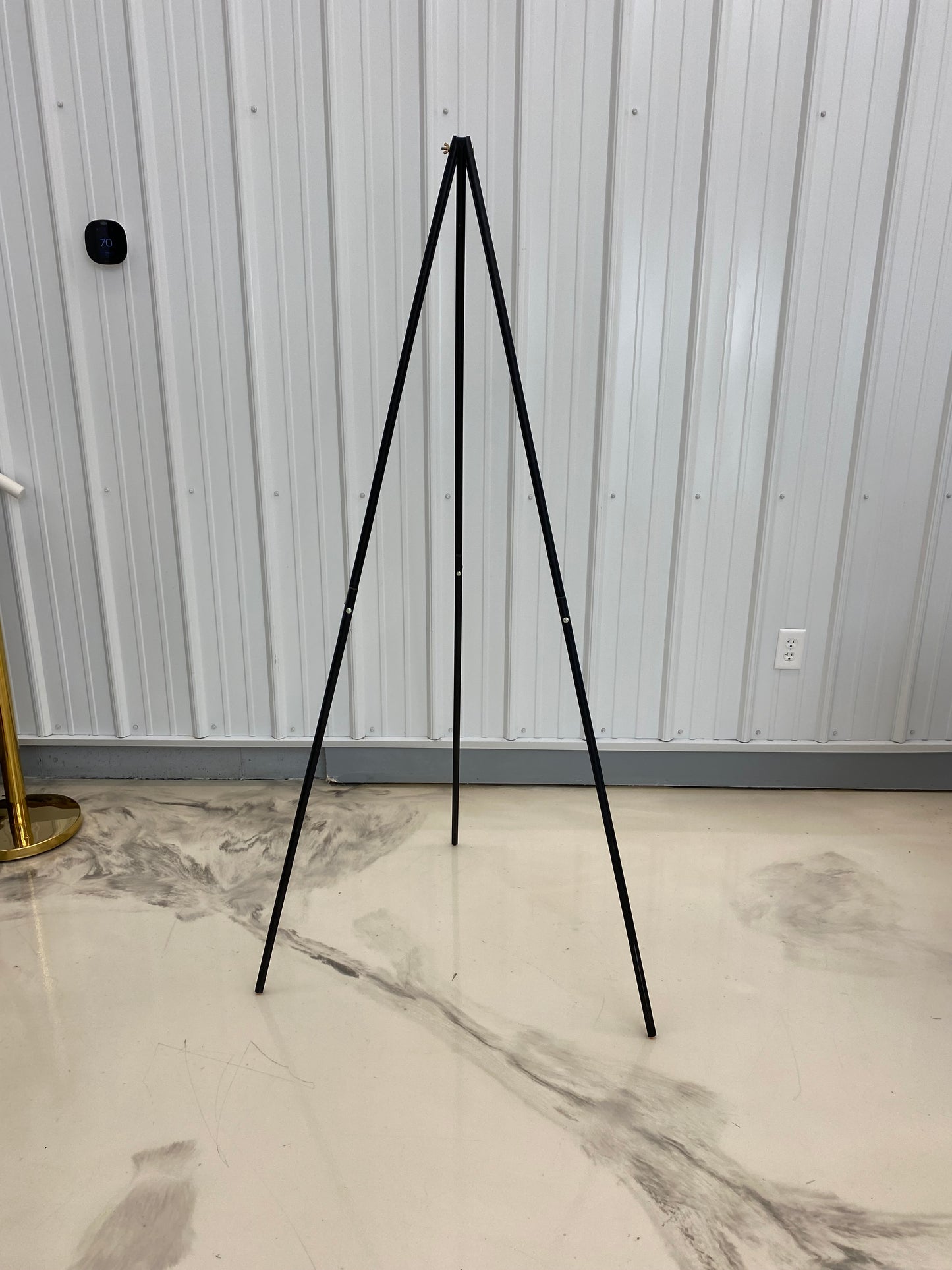 Black Easel-2